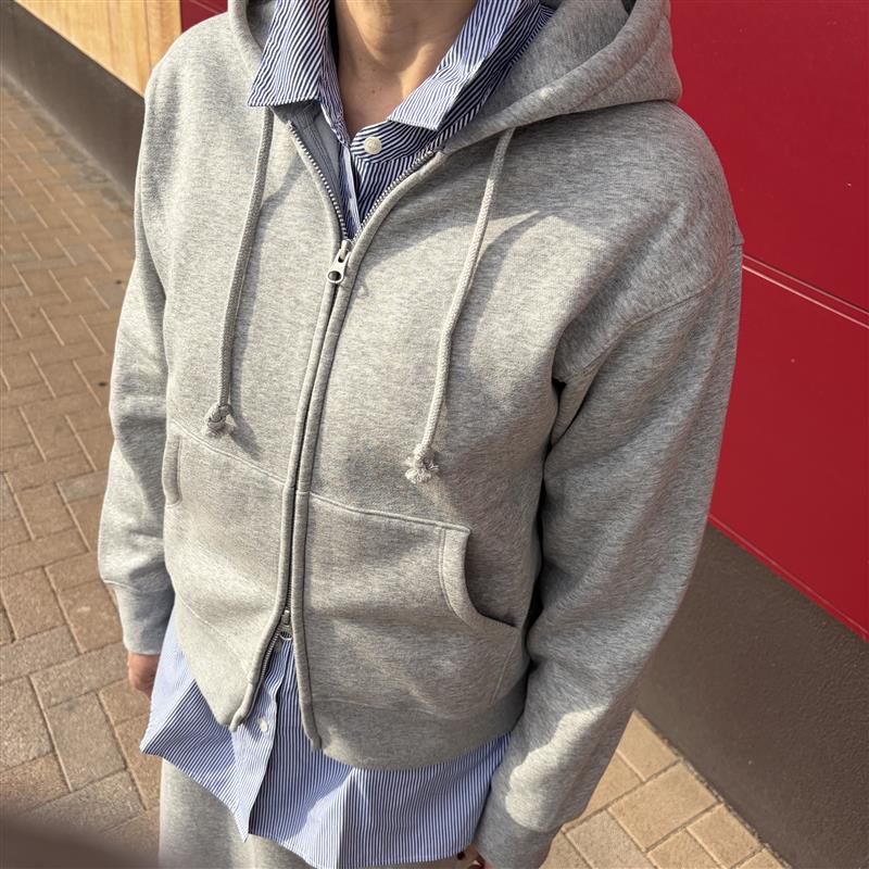 スタッフスナップ胸元