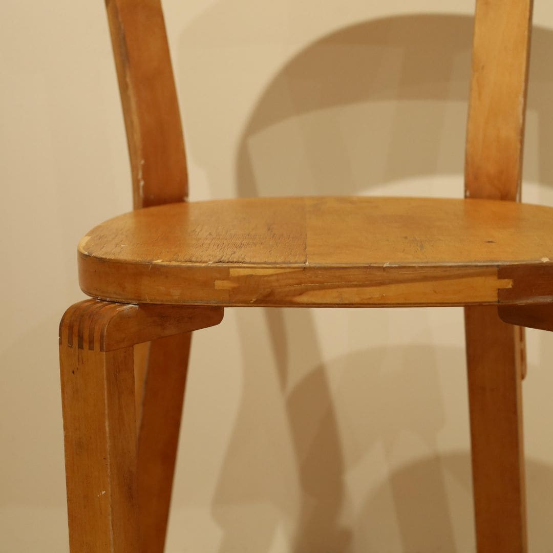 【IDÉE新宿店】時を刻む北欧名作。Alvar Aaltoの「チェア 69　War-leg」に出会う。_r1q6vx