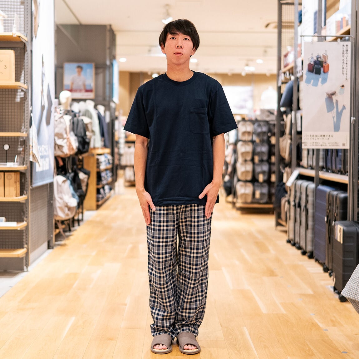 【MOMOテラススタッフ】身長174cm_3fT5Z2