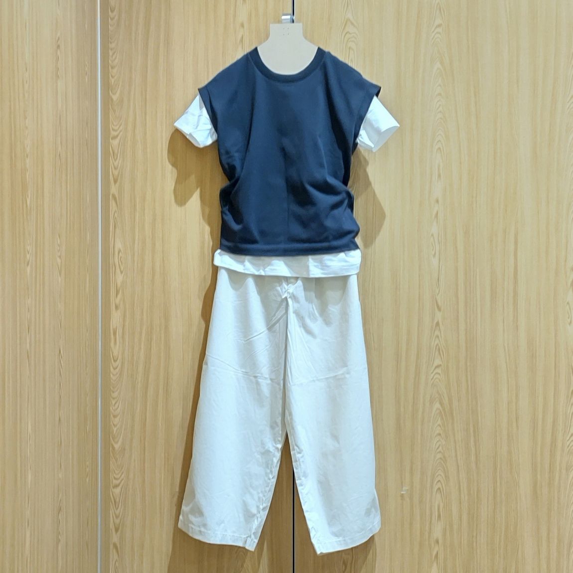 【アリオ倉敷】婦人服ベストとパンツコーデ2