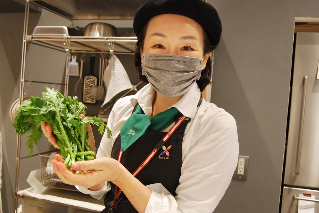 無印良品 京都山科のキッチンカウンターでは、旬の食材を使った料理の試食を提供していました。