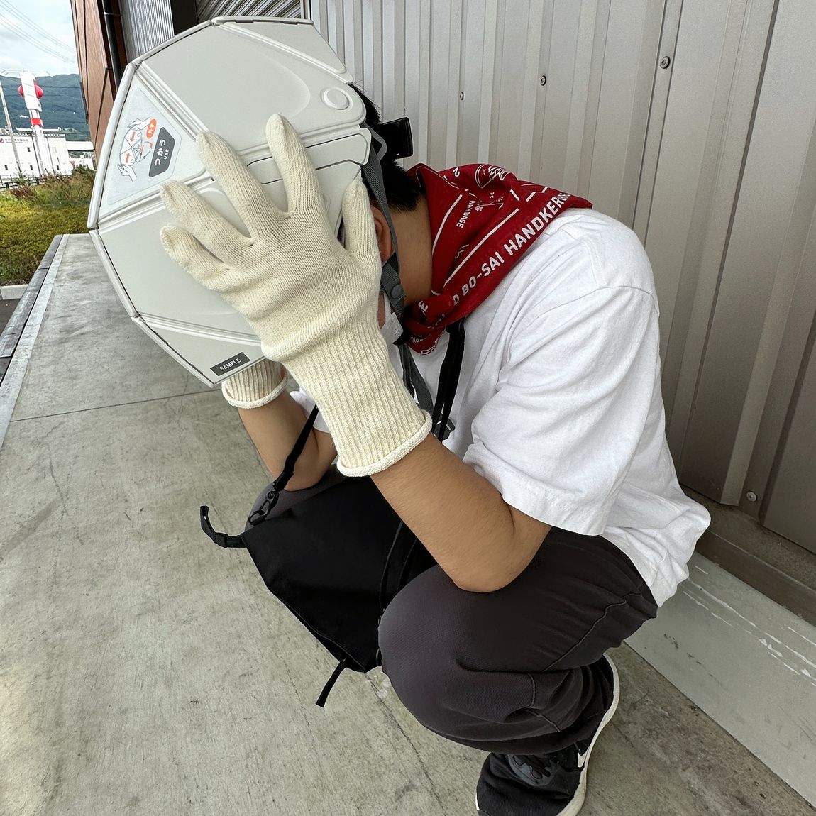 頭抱える写真