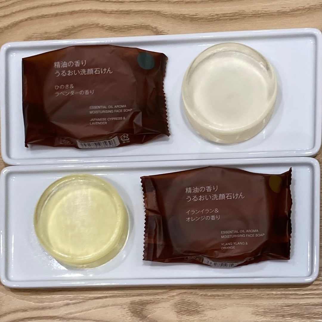 ２種類の商品とその中身を並べて置いている写真