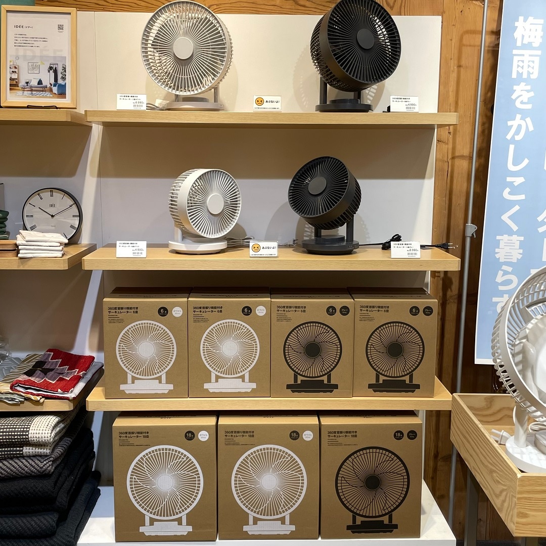 サーキュレーター売場画像（IDEE壁面　引き）