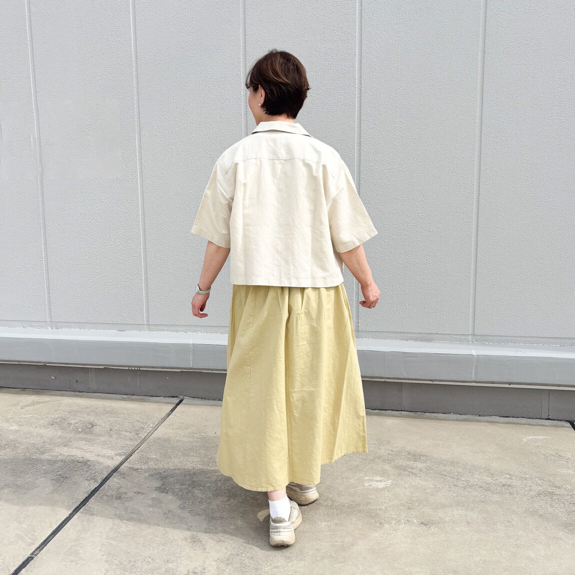 後ろ