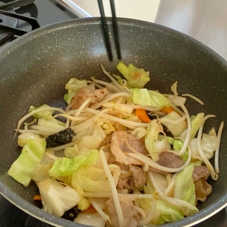 【シエスタハコダテ】ひとり分からつくれる鍋の素を使った、野菜たっぷり中華丼