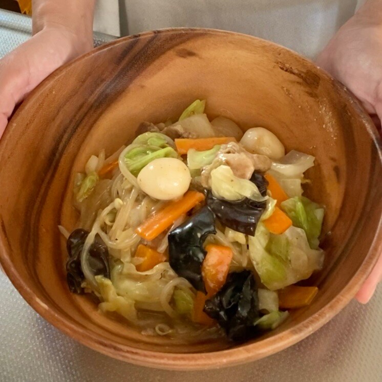 【シエスタハコダテ】ひとり分からつくれる鍋の素を使った、野菜たっぷり中華丼