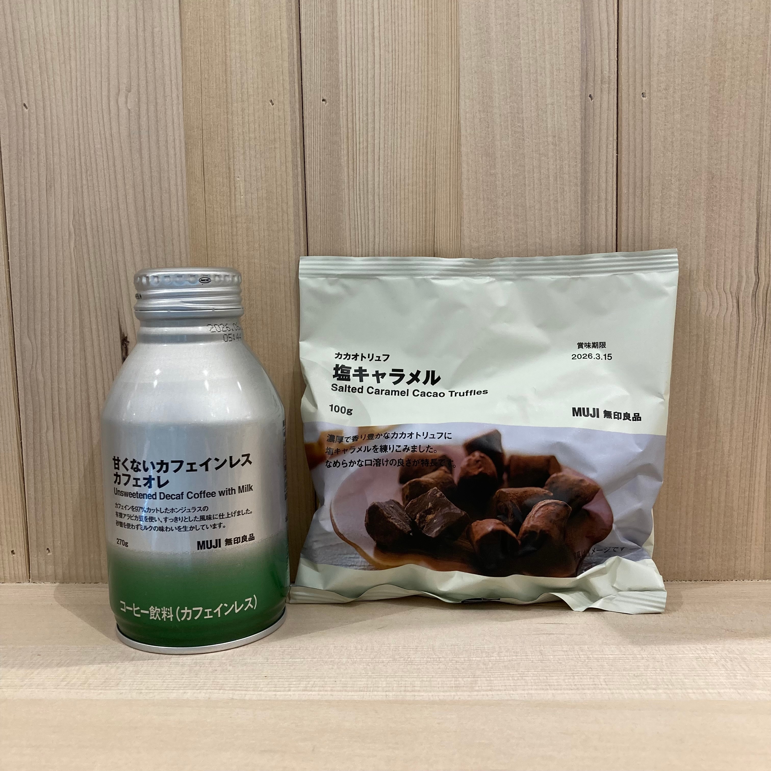 カカオトリュフとカフェインレスカフェオレの写真