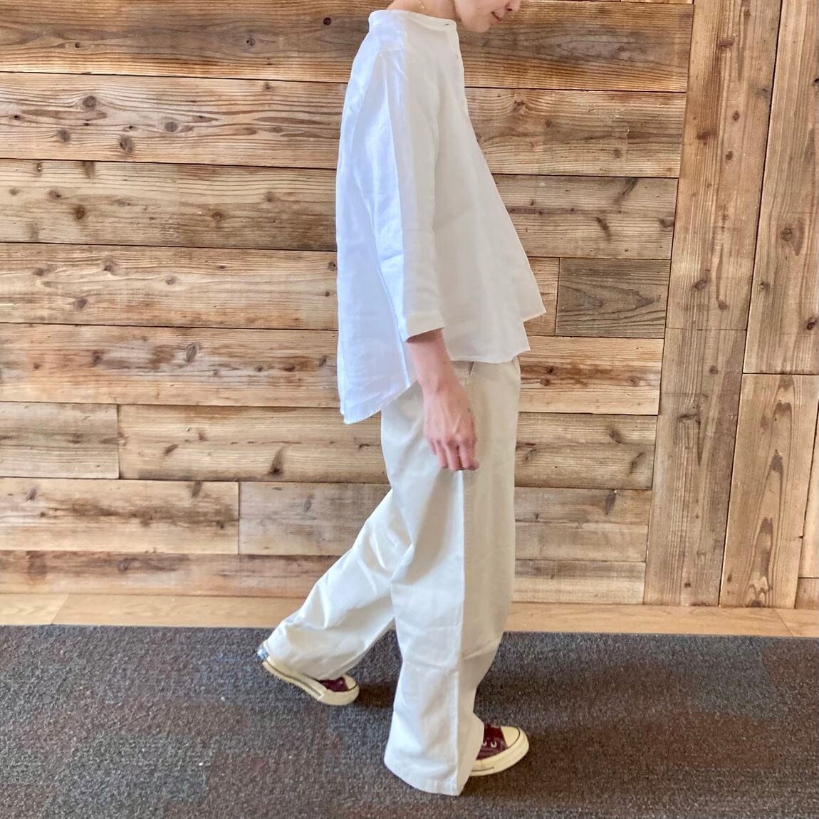 婦人　スタッフスナップ