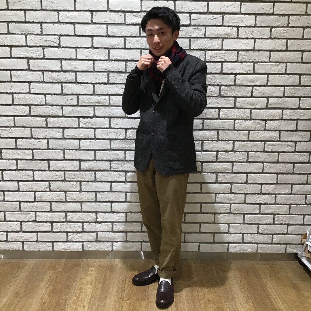 【テラスモール松戸】赤いマフラーを巻いた画像