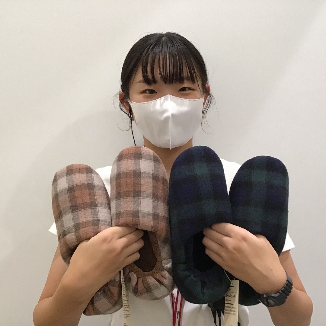 ルームシューズ持ってる画像