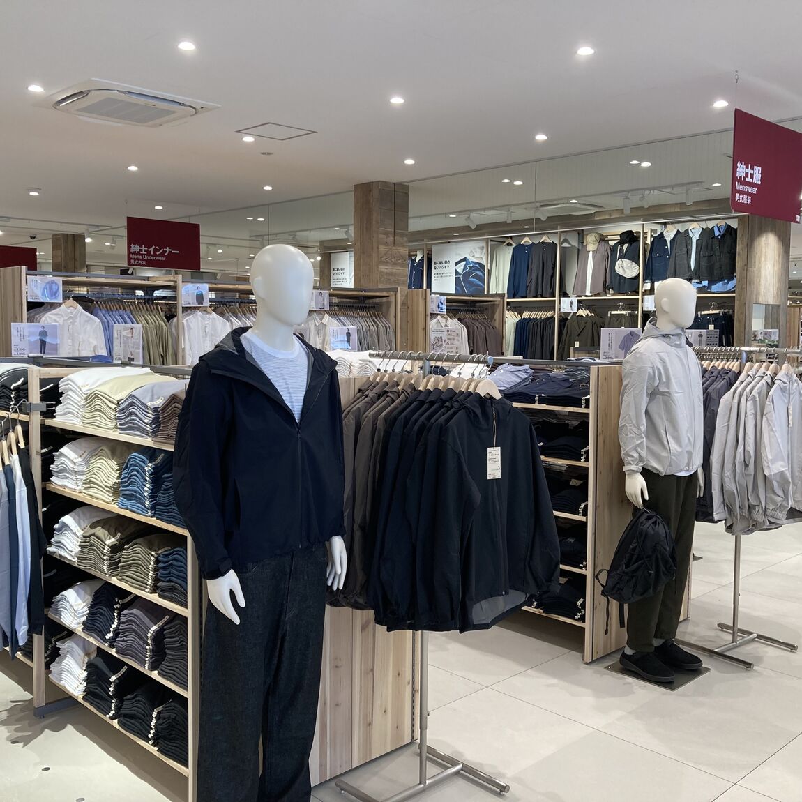 【総社】店内の紹介／衣服売り場_DUIk2P