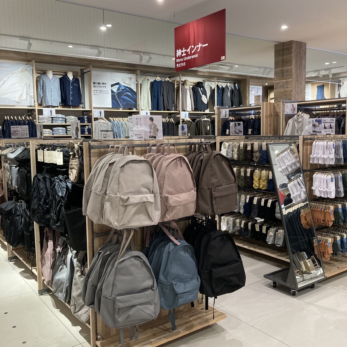 【総社】店内の紹介／衣服売り場_xg3nQ8