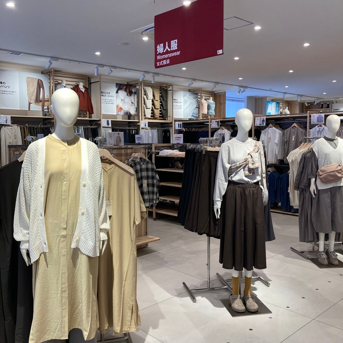【総社】店内の紹介／衣服売り場_36dAXn