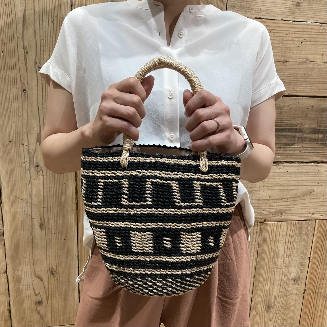 婦人スタッフコーデ