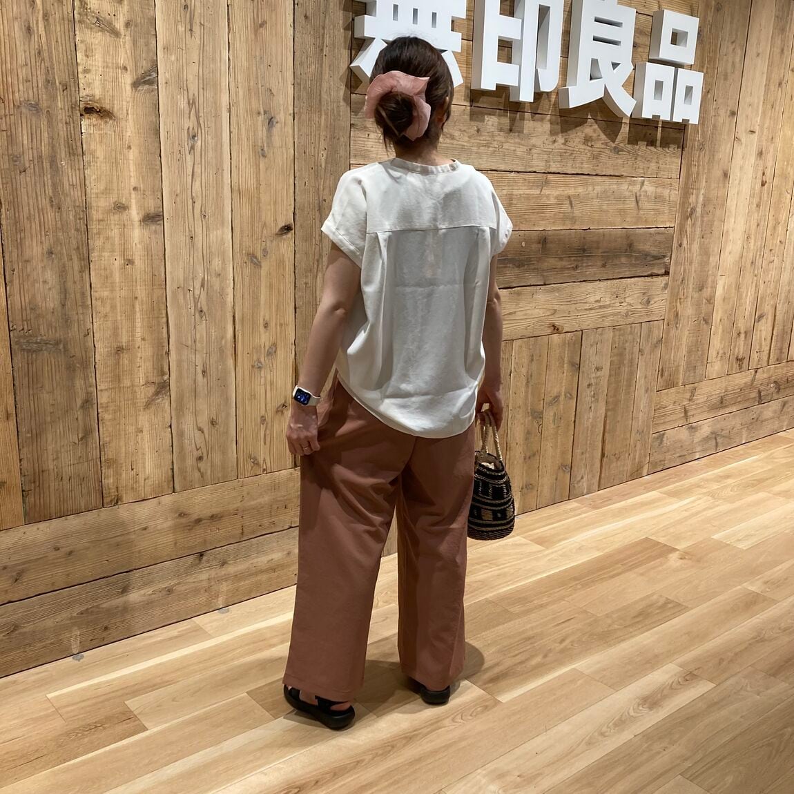 婦人スタッフコーデ