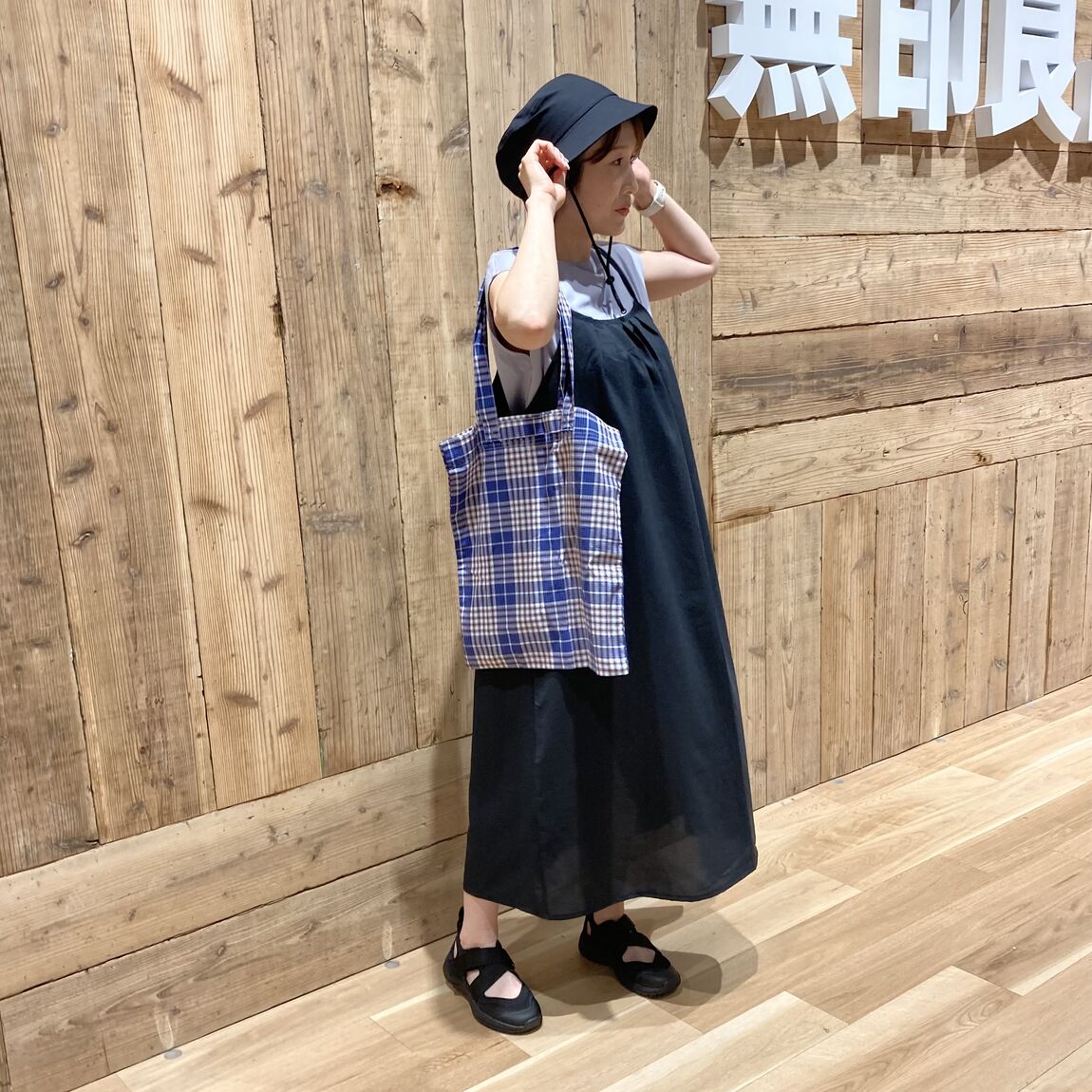 婦人スタッフコーデ