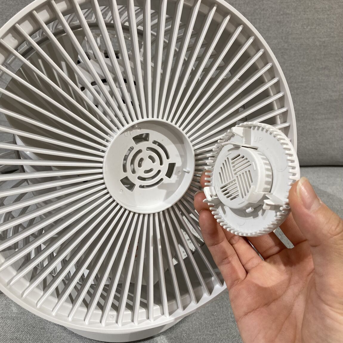 アロマフィルターを取る様子