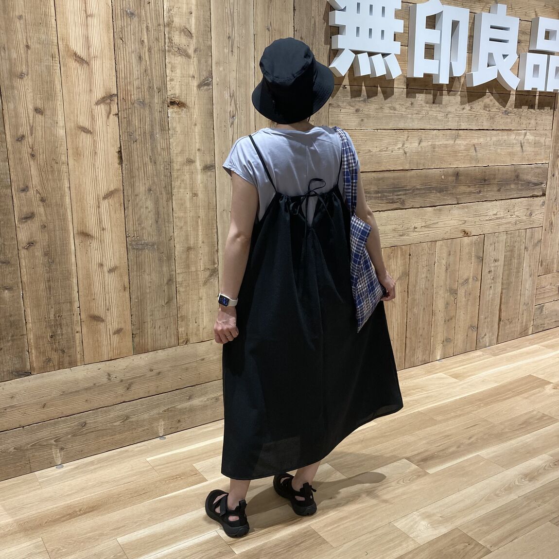 婦人スタッフコーデ