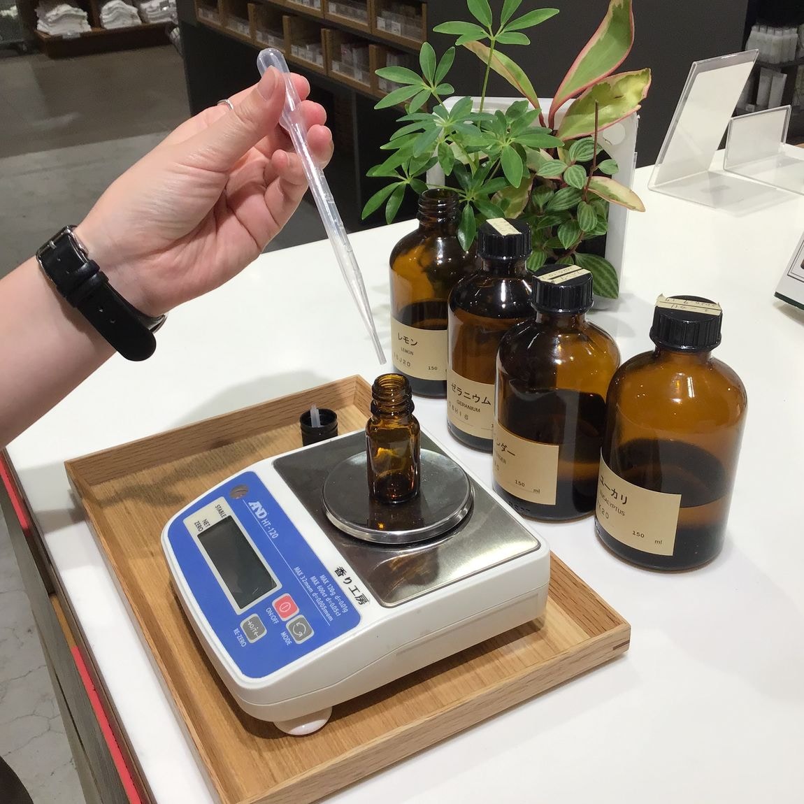 イオンモールKYOTO】香り工房から11月におすすめの香り｜ 無印良品