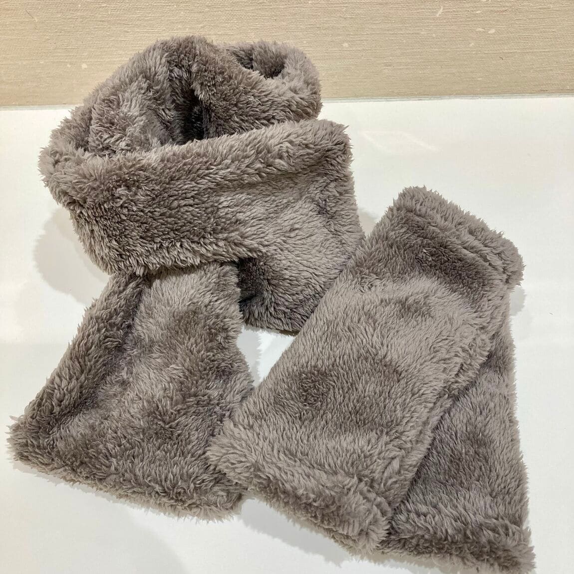 ボアのマフラーとバンドウォーマー