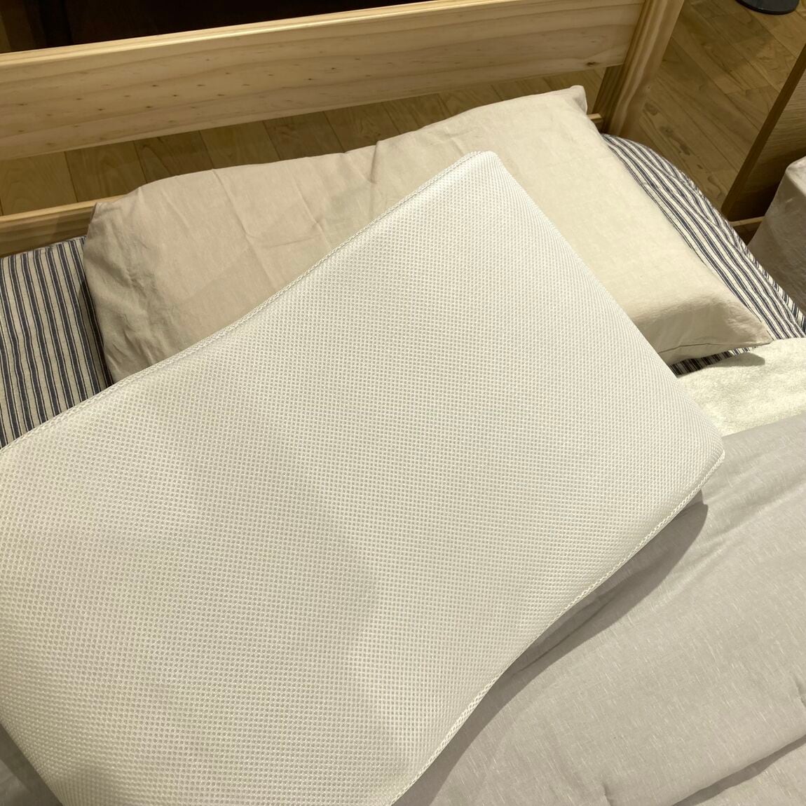 寝返りを受け止めるまくら