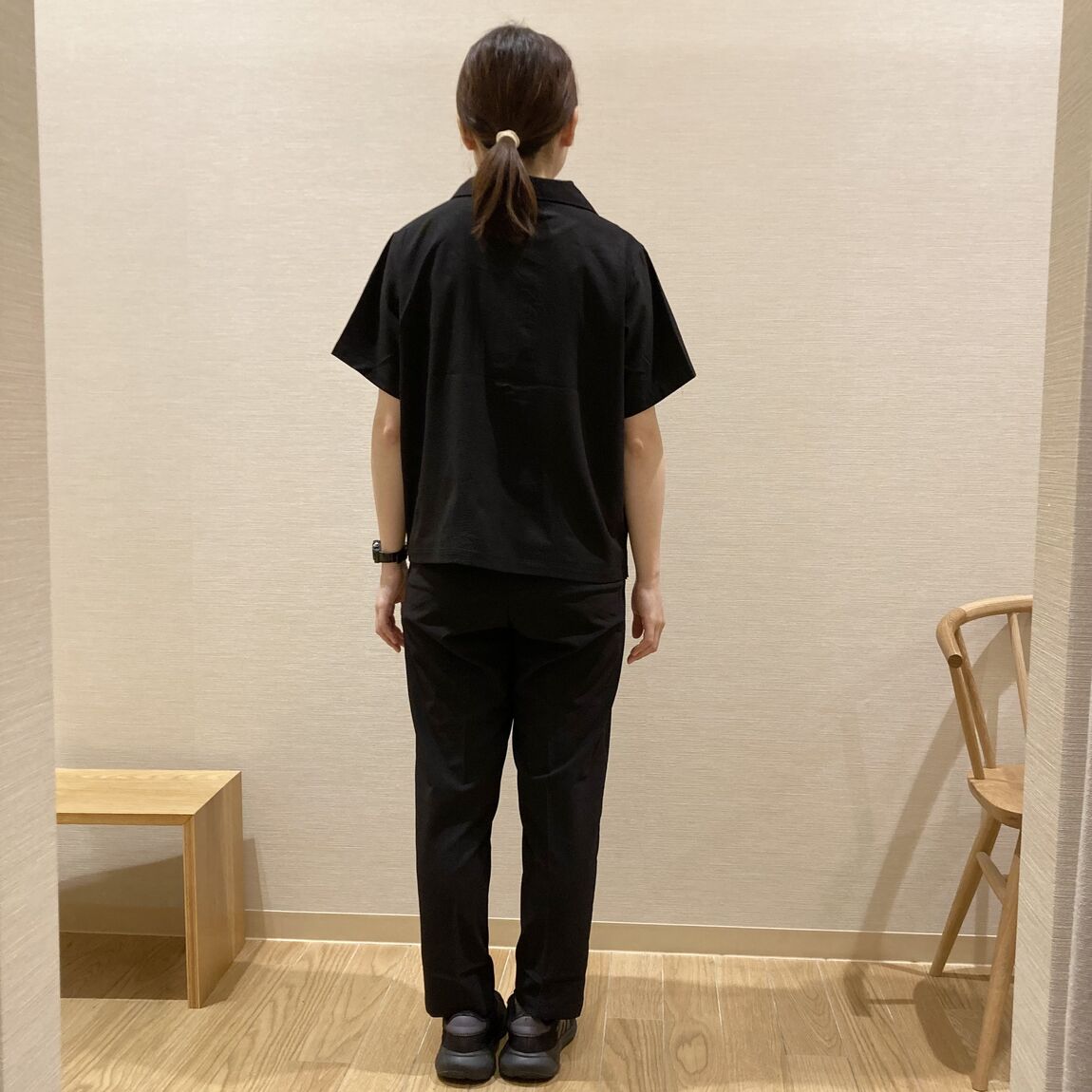 全身　後ろ向き