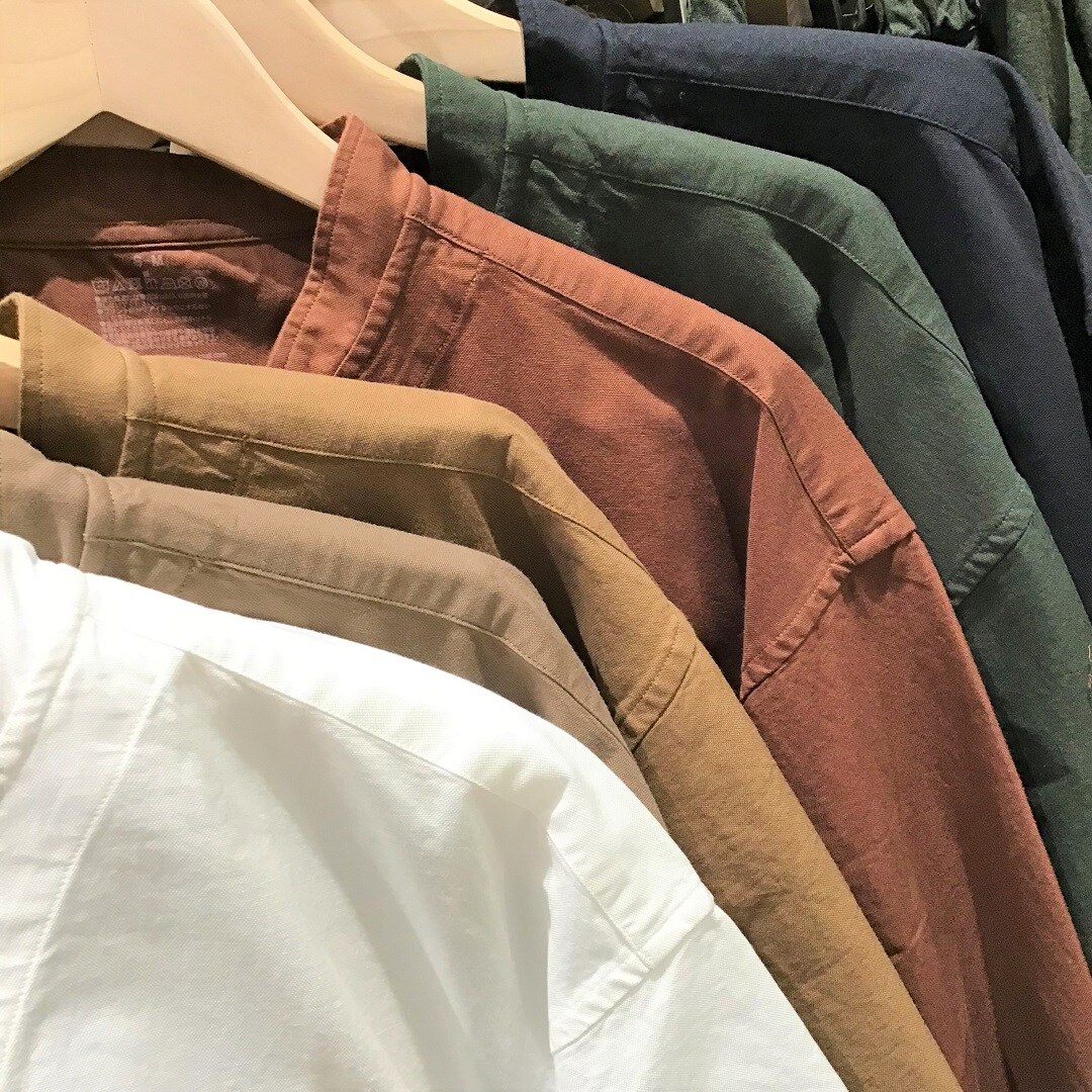 シャツ色展開