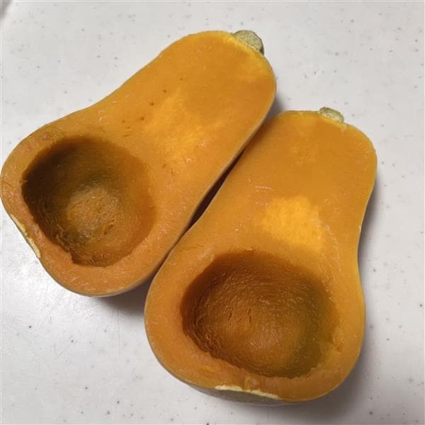 【みんなみの里】ひょうたん型のかわいいバターナッツカボチャ