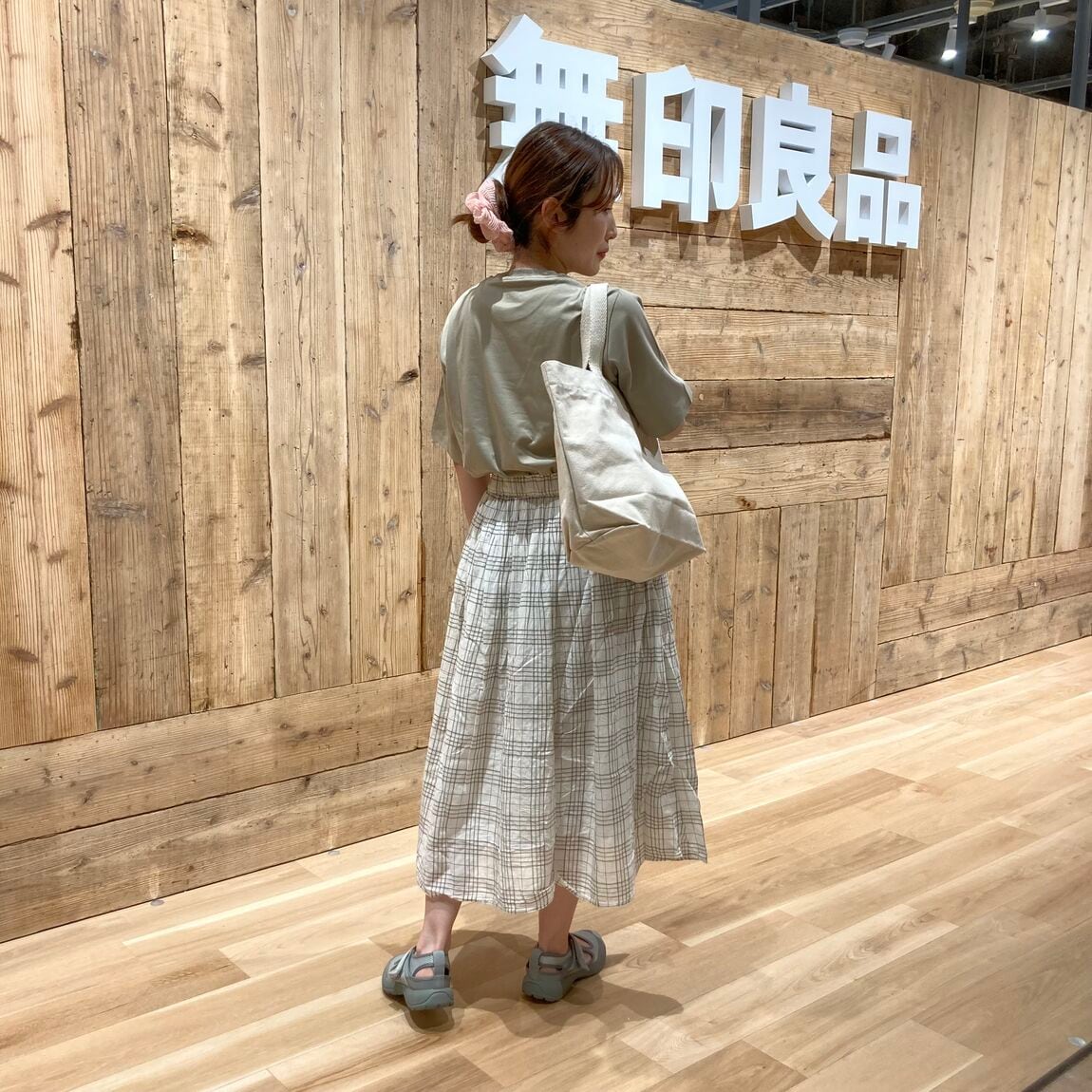 婦人スタッフコーデ