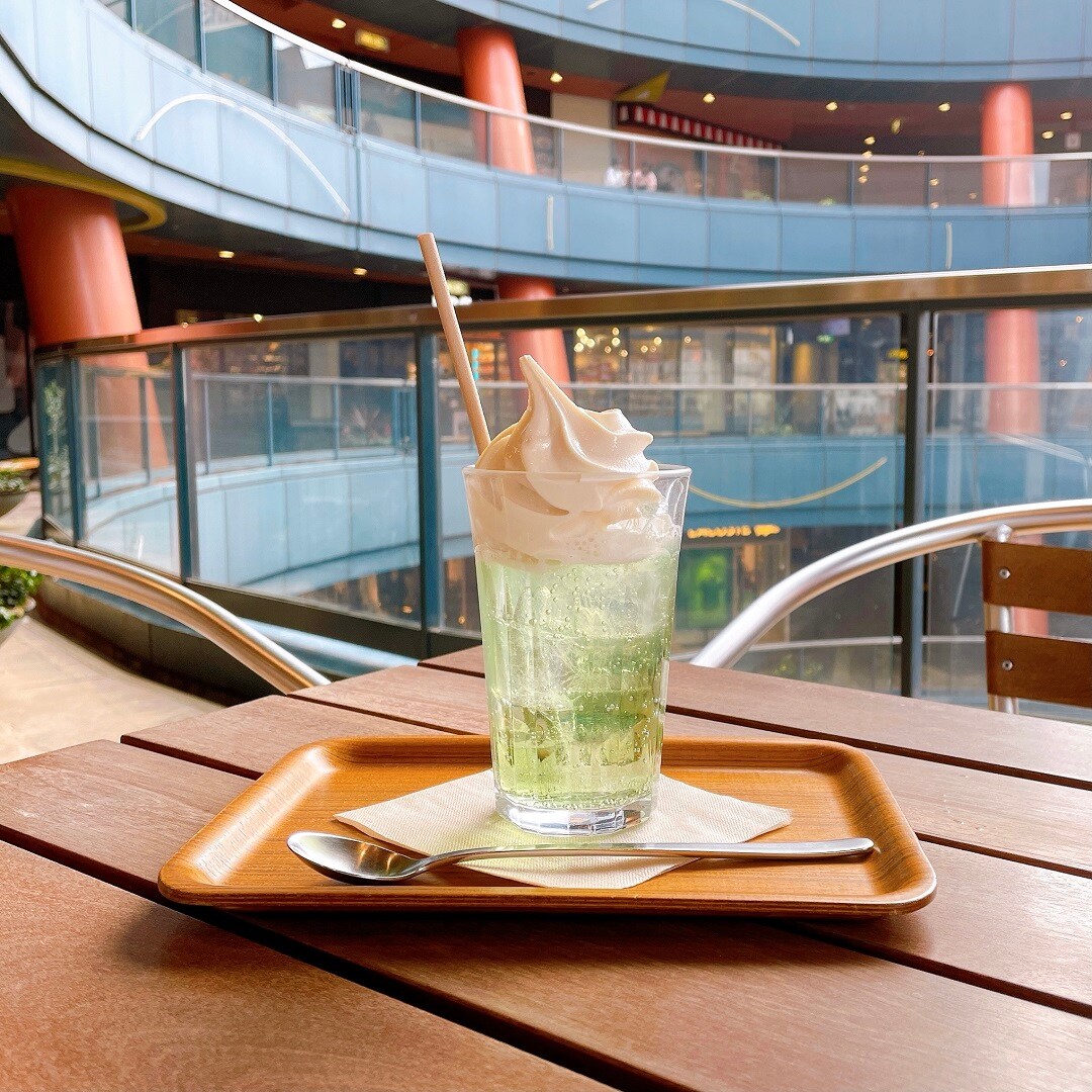 【CafeMUJIキャナルシティ博多】爽やかな味を　メロンクリームソーダ