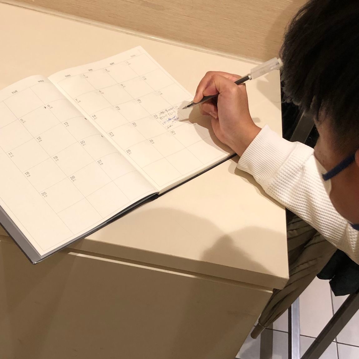 スケジュール帳書いている