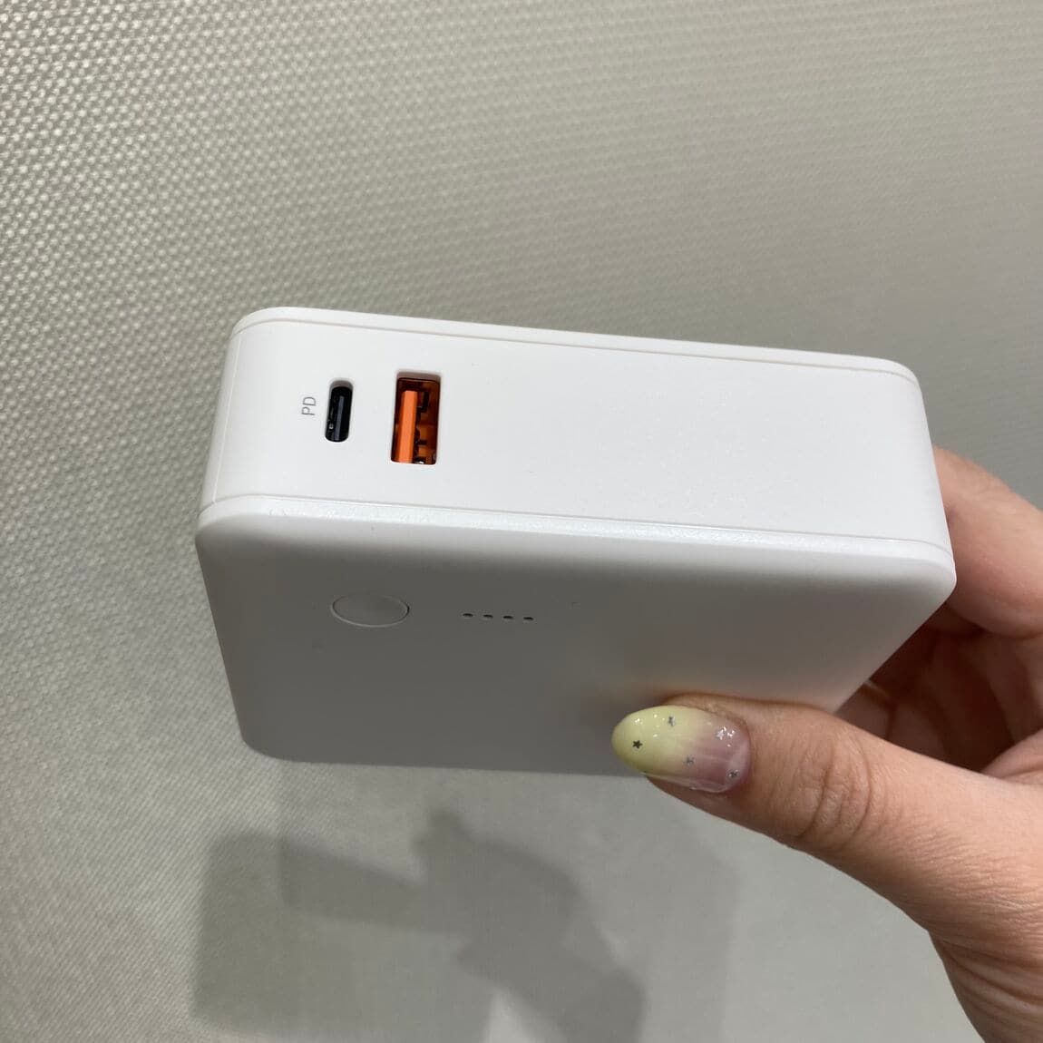 モバイルバッテリーとして使用する時の写真