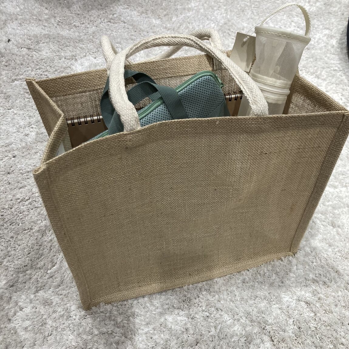 A4のバッグにノートなど入れたもの
