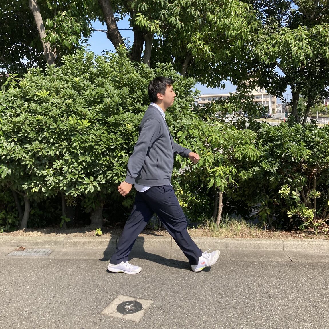 Vネックカーディガン