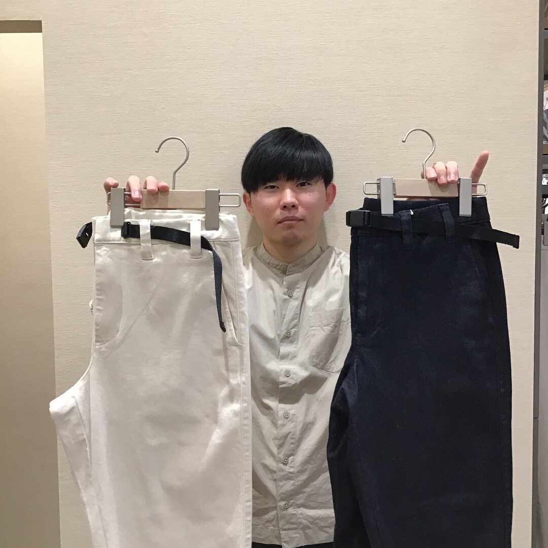 【テラスモール松戸】デニムを持っている写真