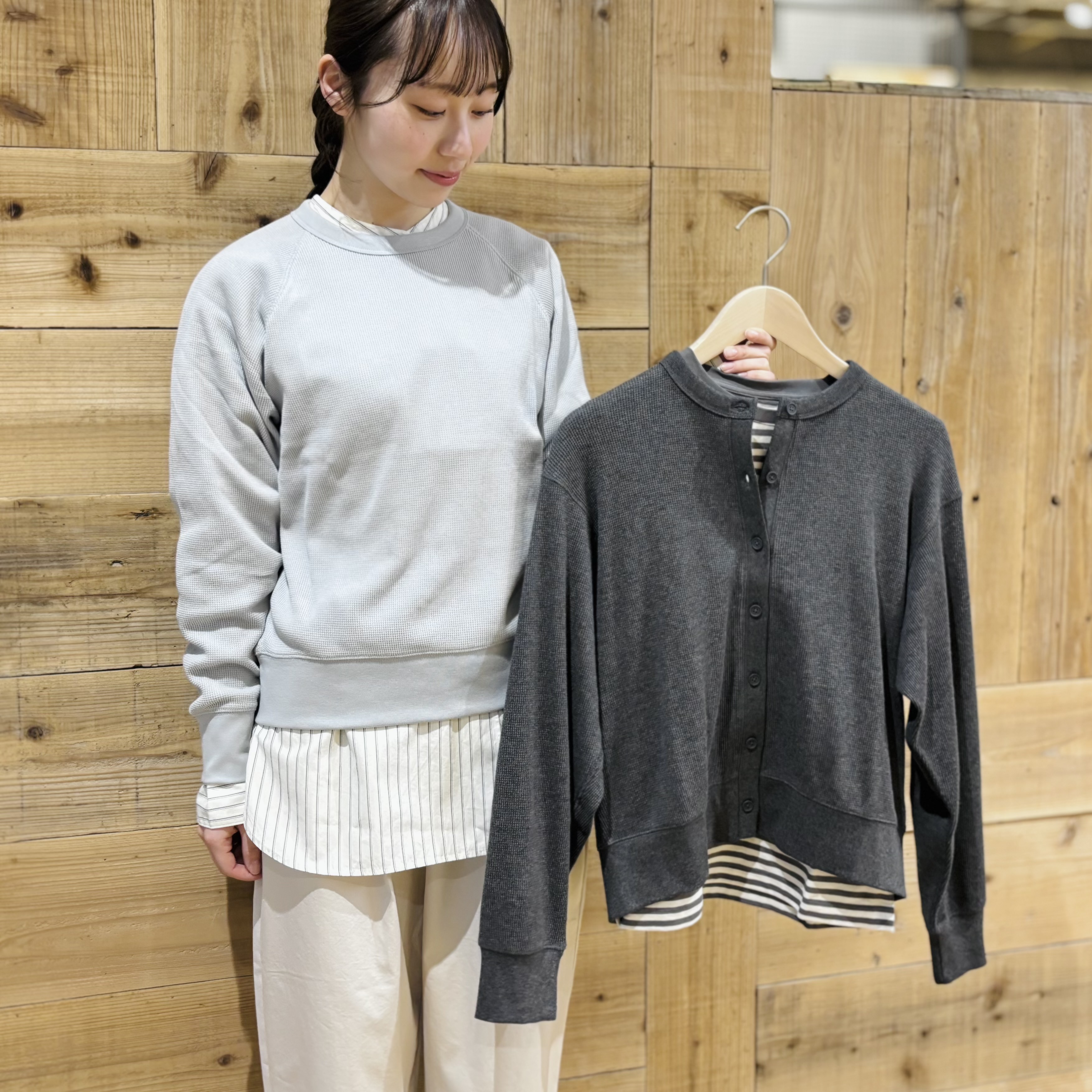 ワッフル編みシリーズのスタッフ着用写真