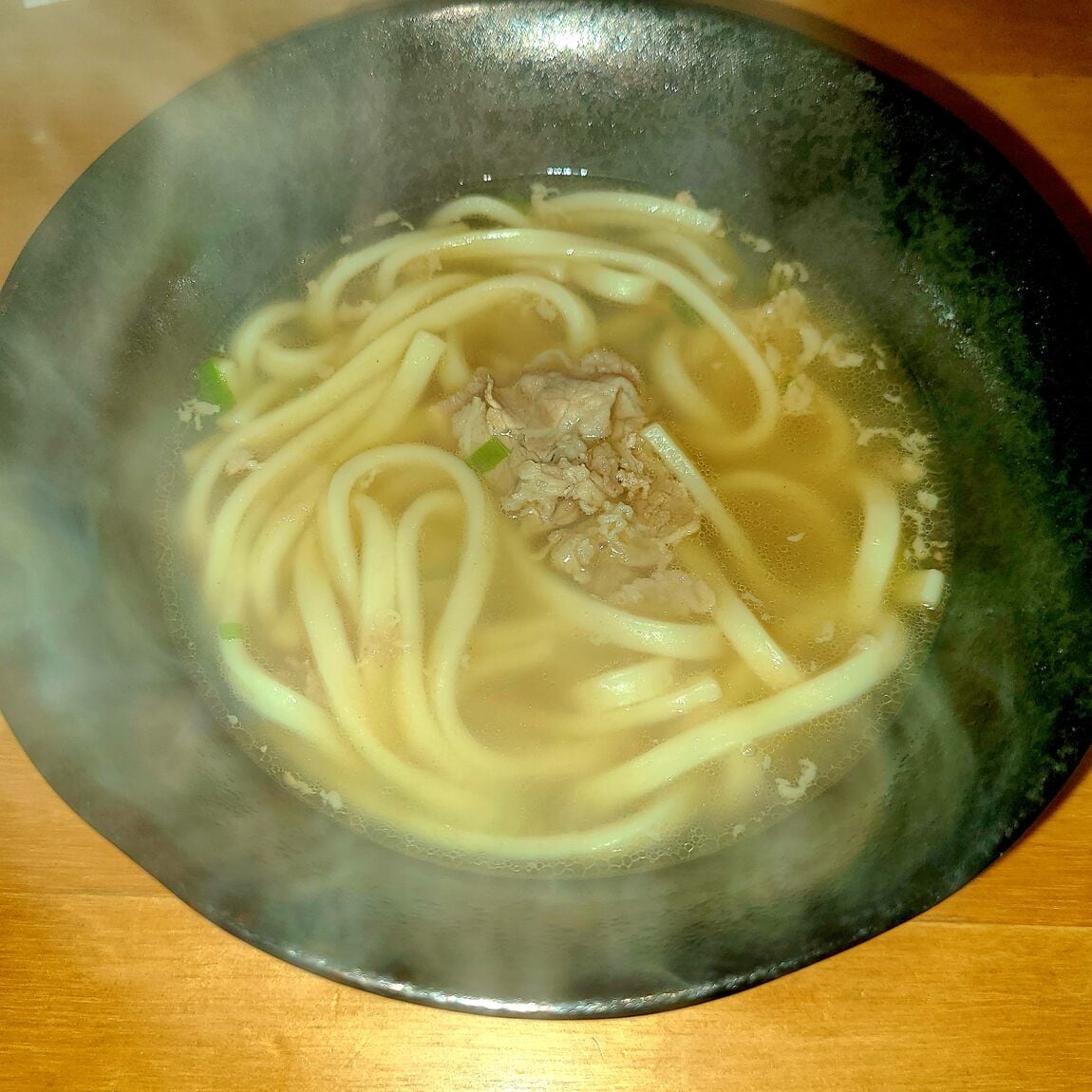 調理済みの肉うどんです。
