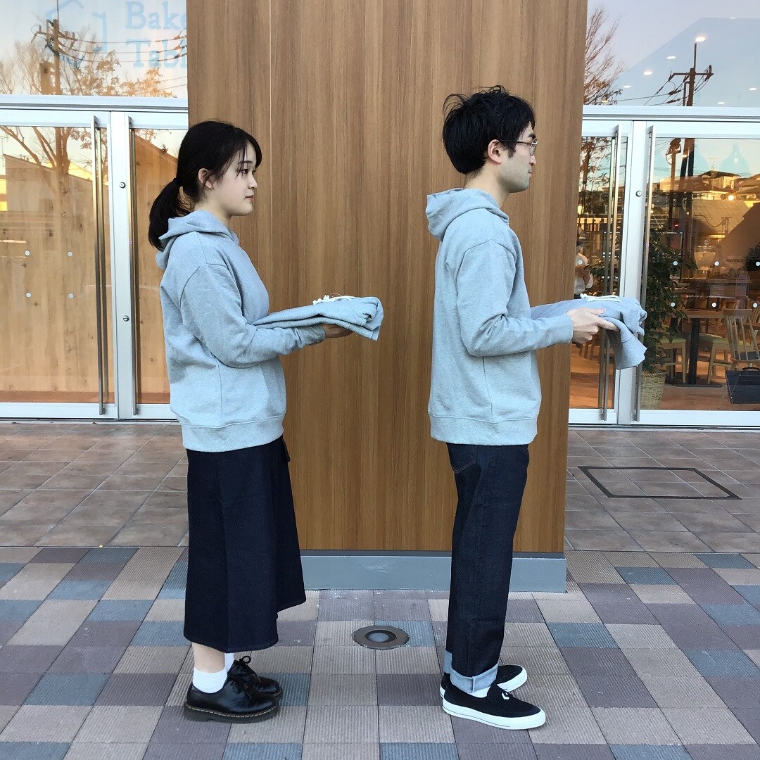 【テラスモール松戸】２人右向き写真