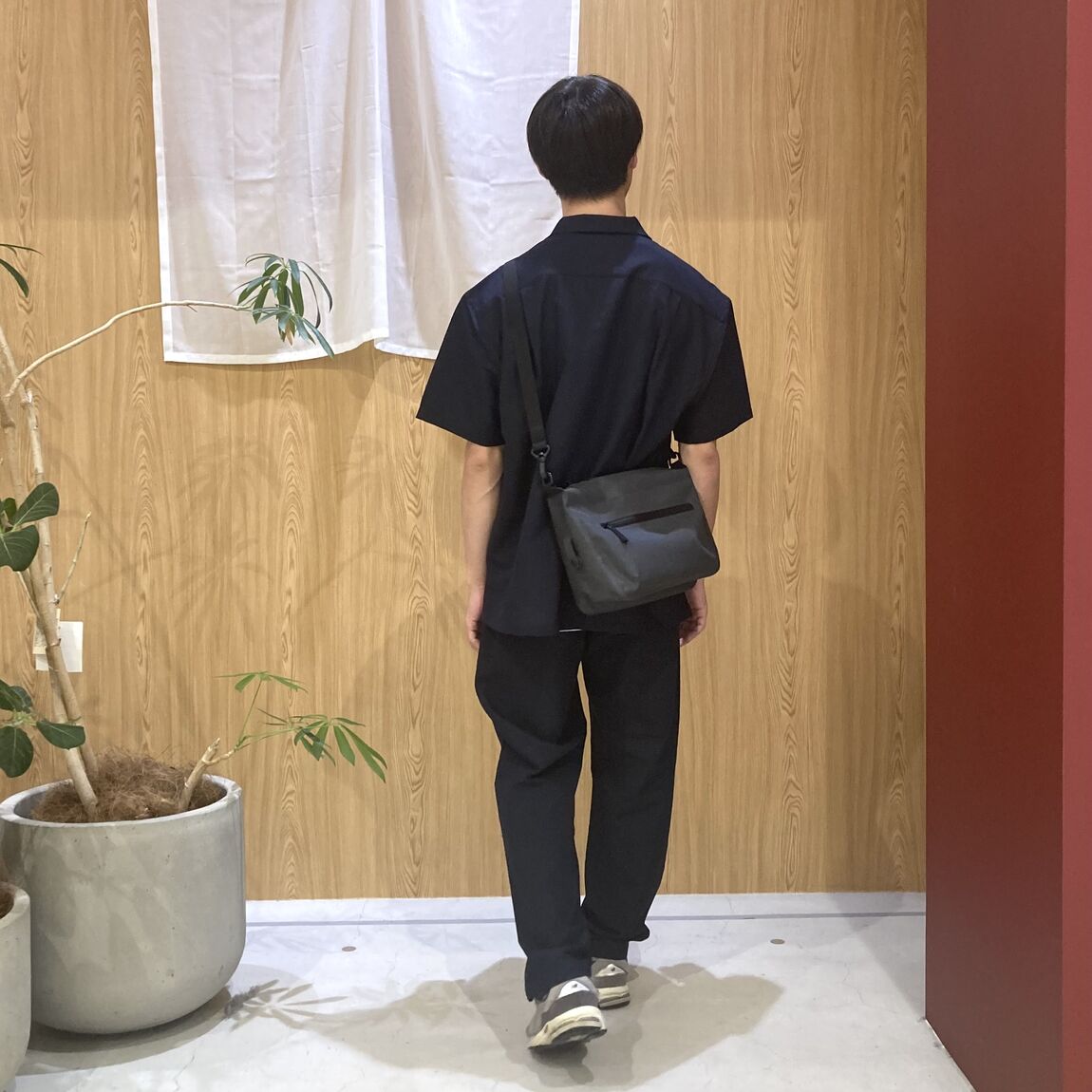うしろ