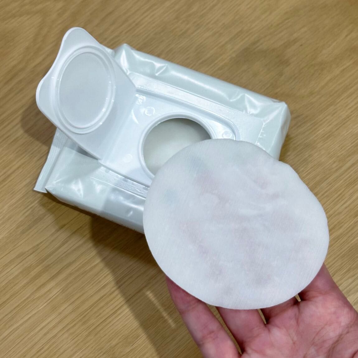 パッドは手のひらに収まるサイズ