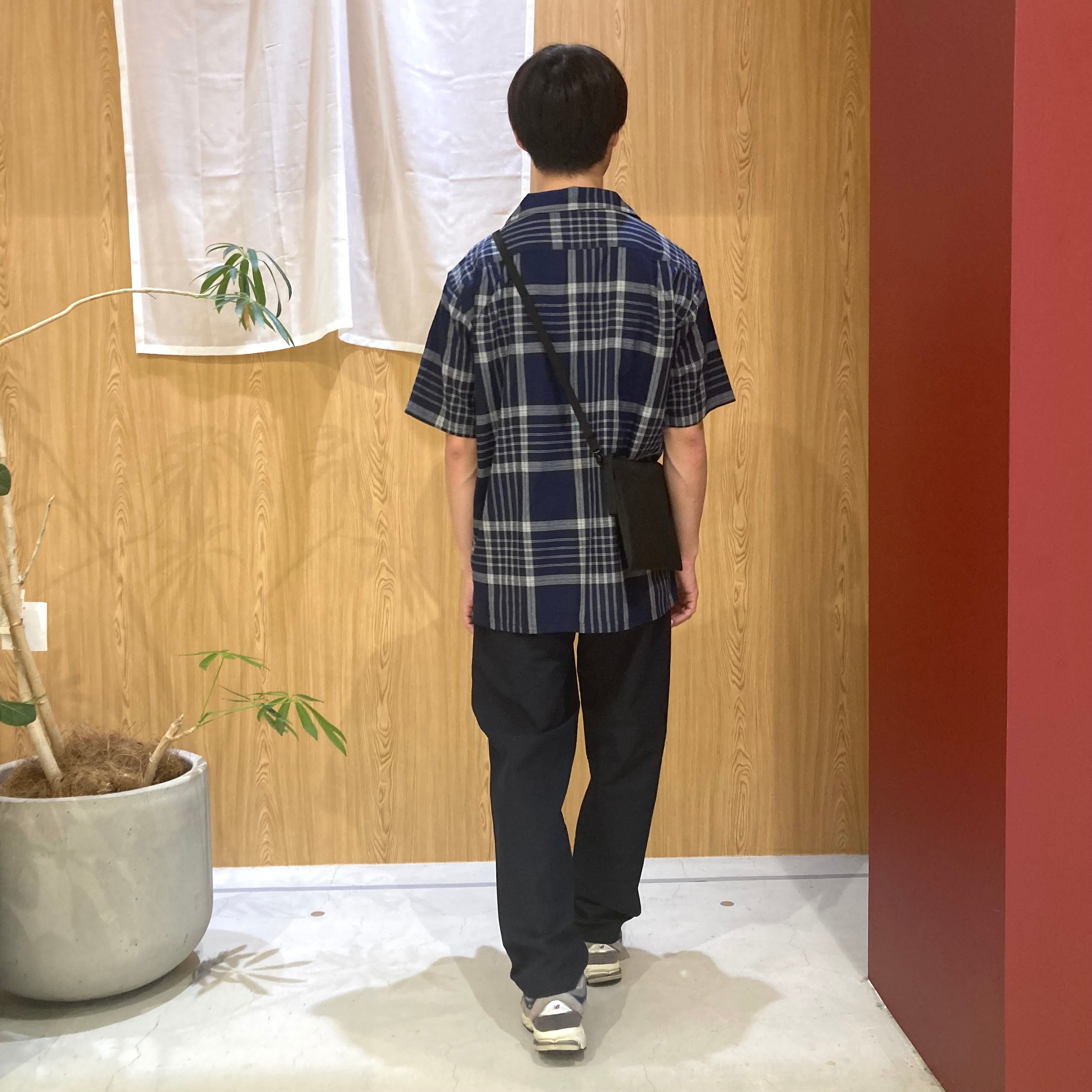 うしろ