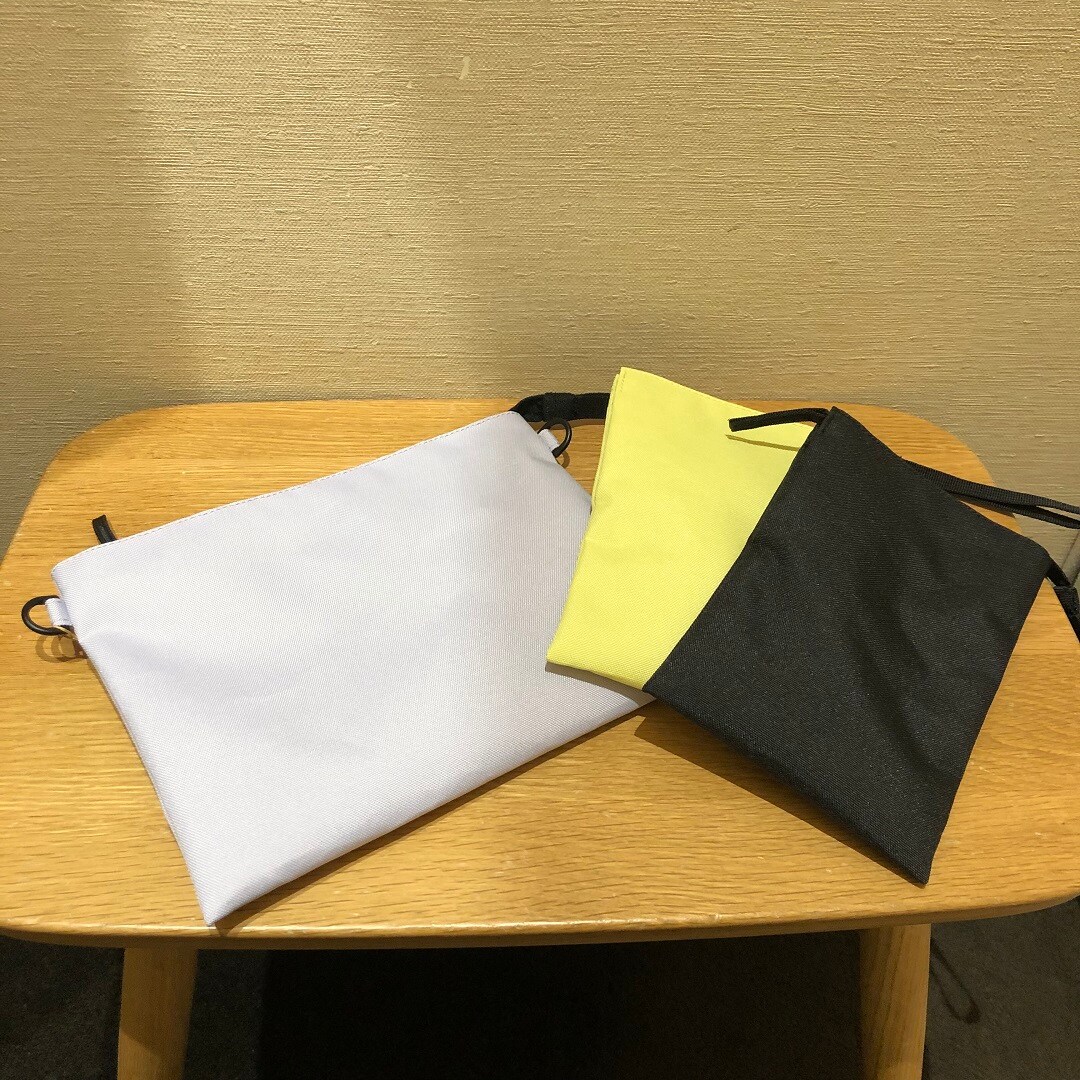 サコッシュカラー展開