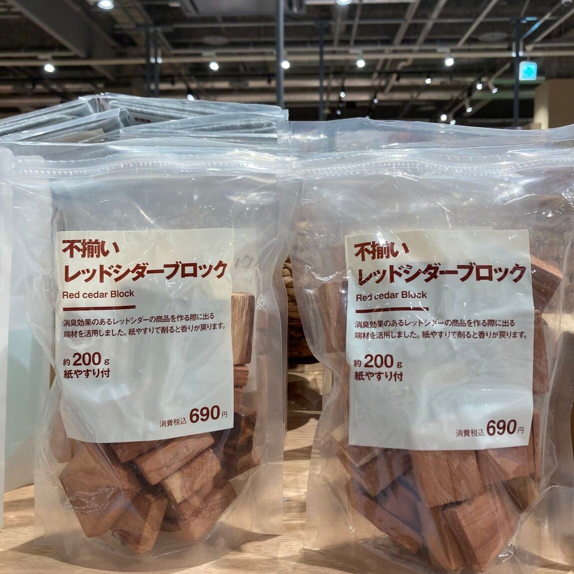 【アピタ各務原】夏服をしまう前に。衣替えに役立つ除湿・消臭グッズのご紹介_NVx01B