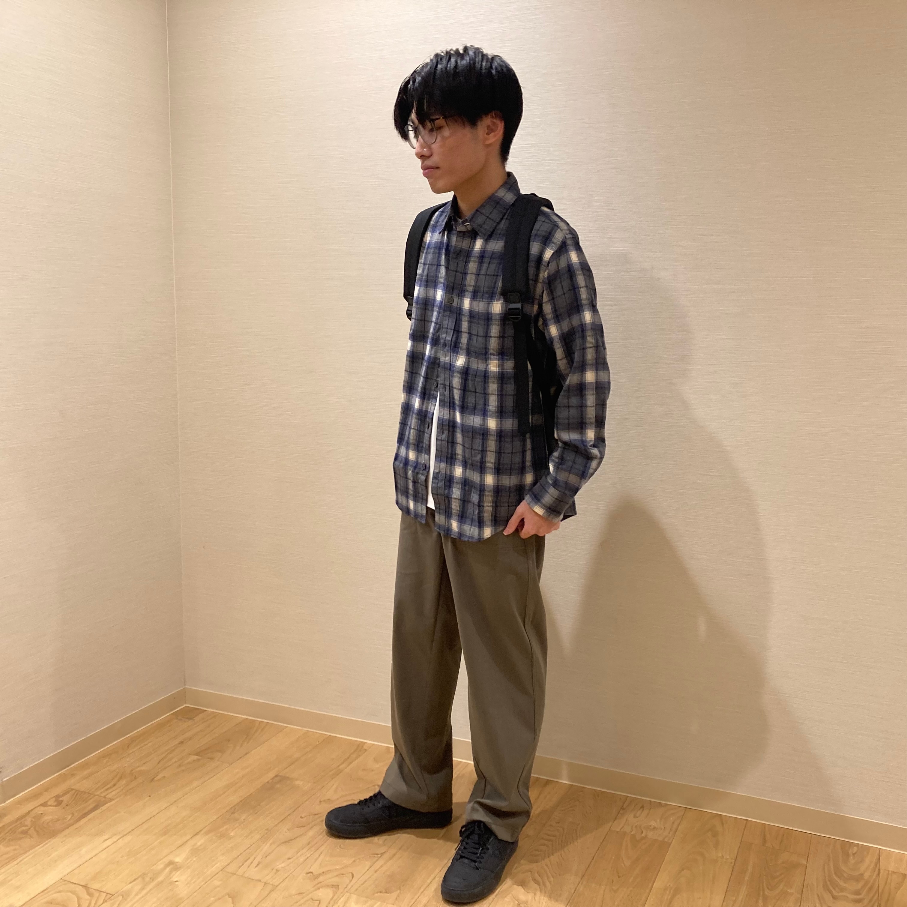 紹介する服を着用した人の写真