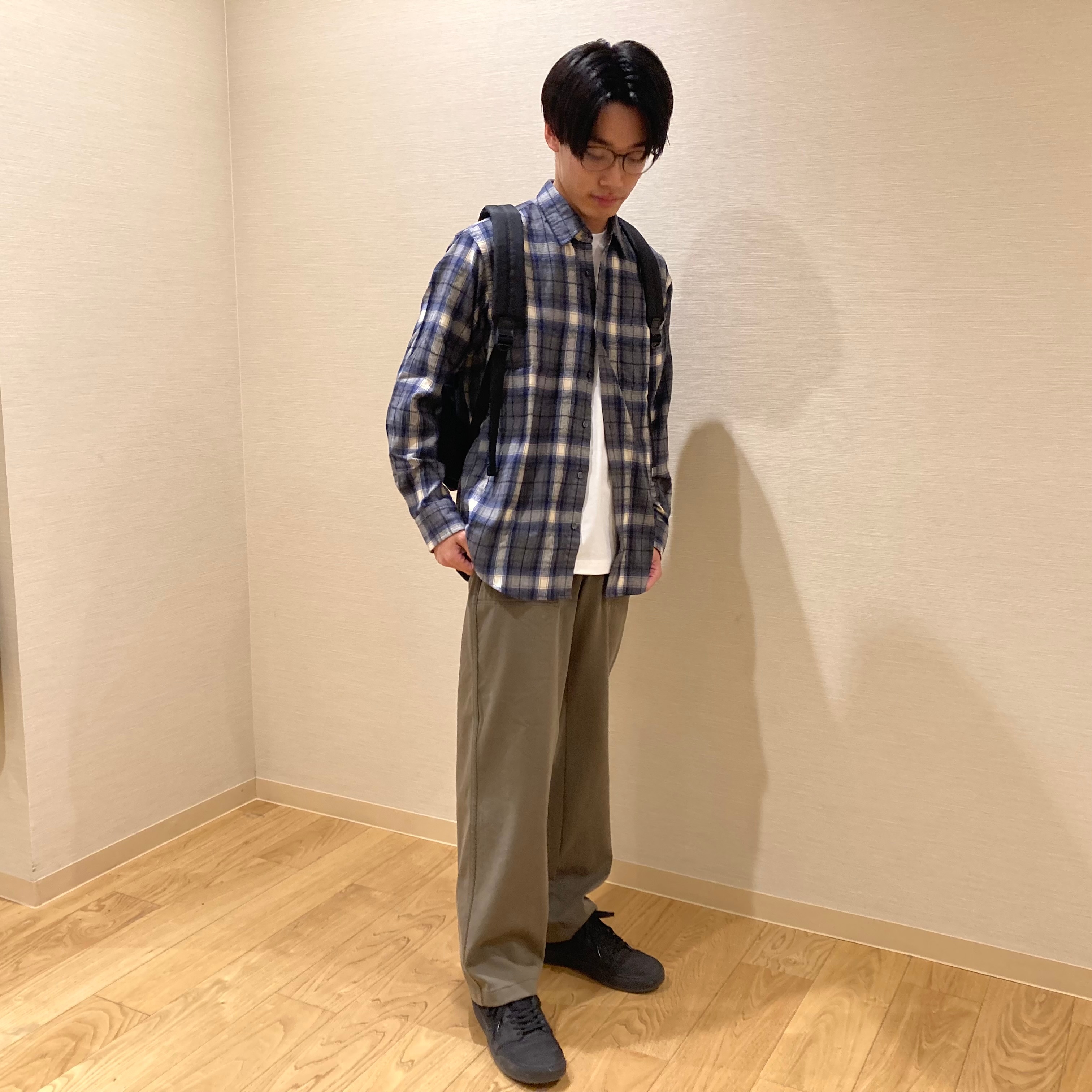 紹介する服を着用した人の写真