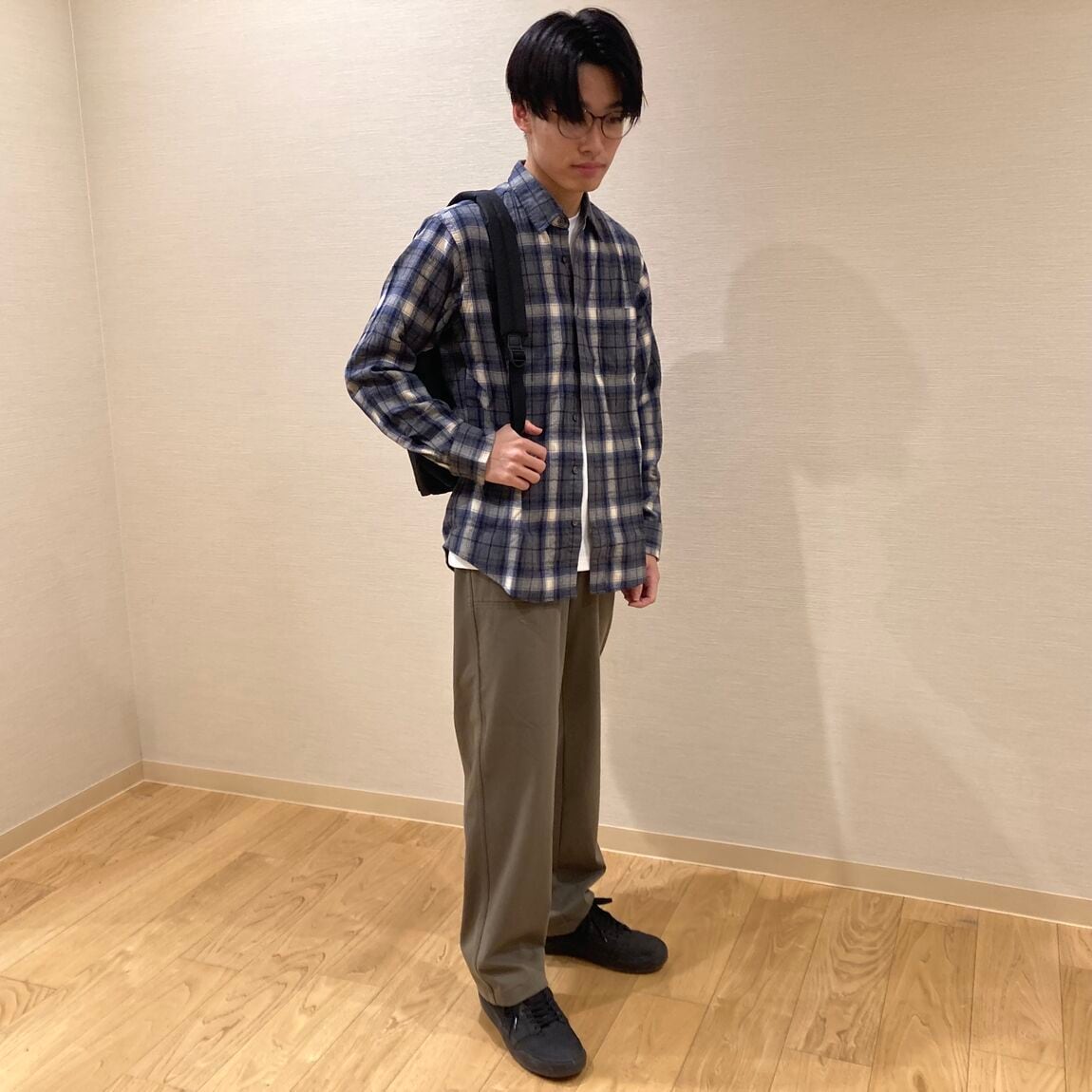 紹介する服を着用した人の写真