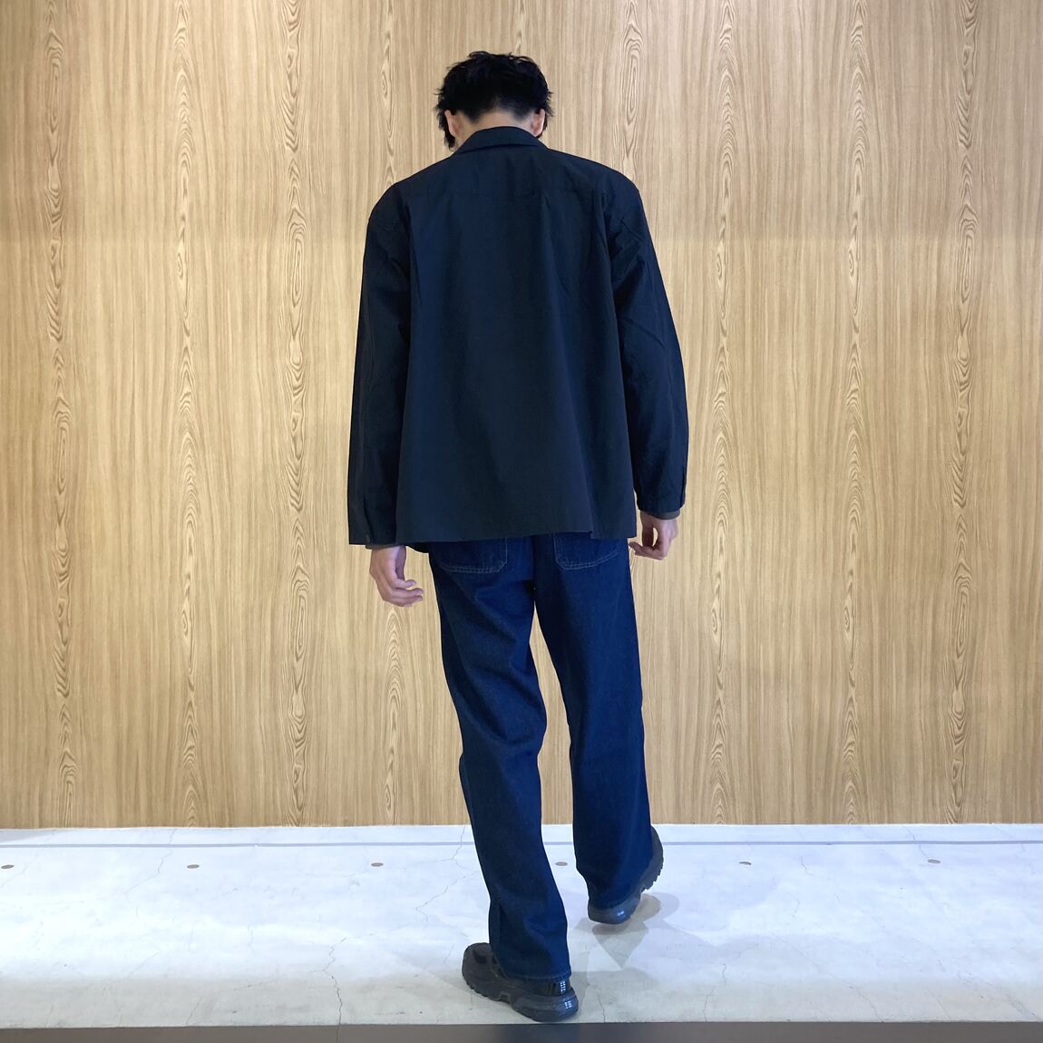 うしろ