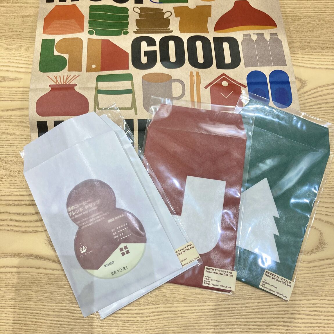 窓まで紙でつくったギフト袋