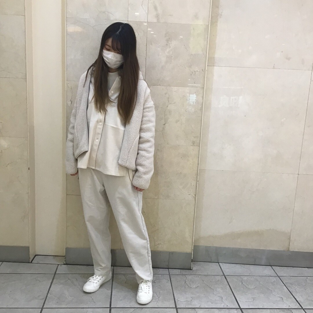 ボアフリースジャケットで淡色コーデ